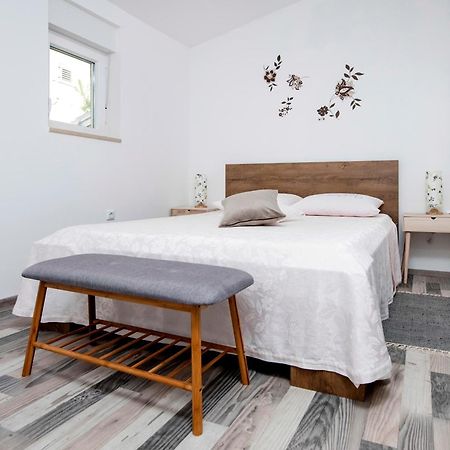 Paola Cozy Apartment 罗维尼 外观 照片