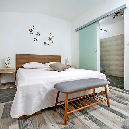 Paola Cozy Apartment 罗维尼 外观 照片