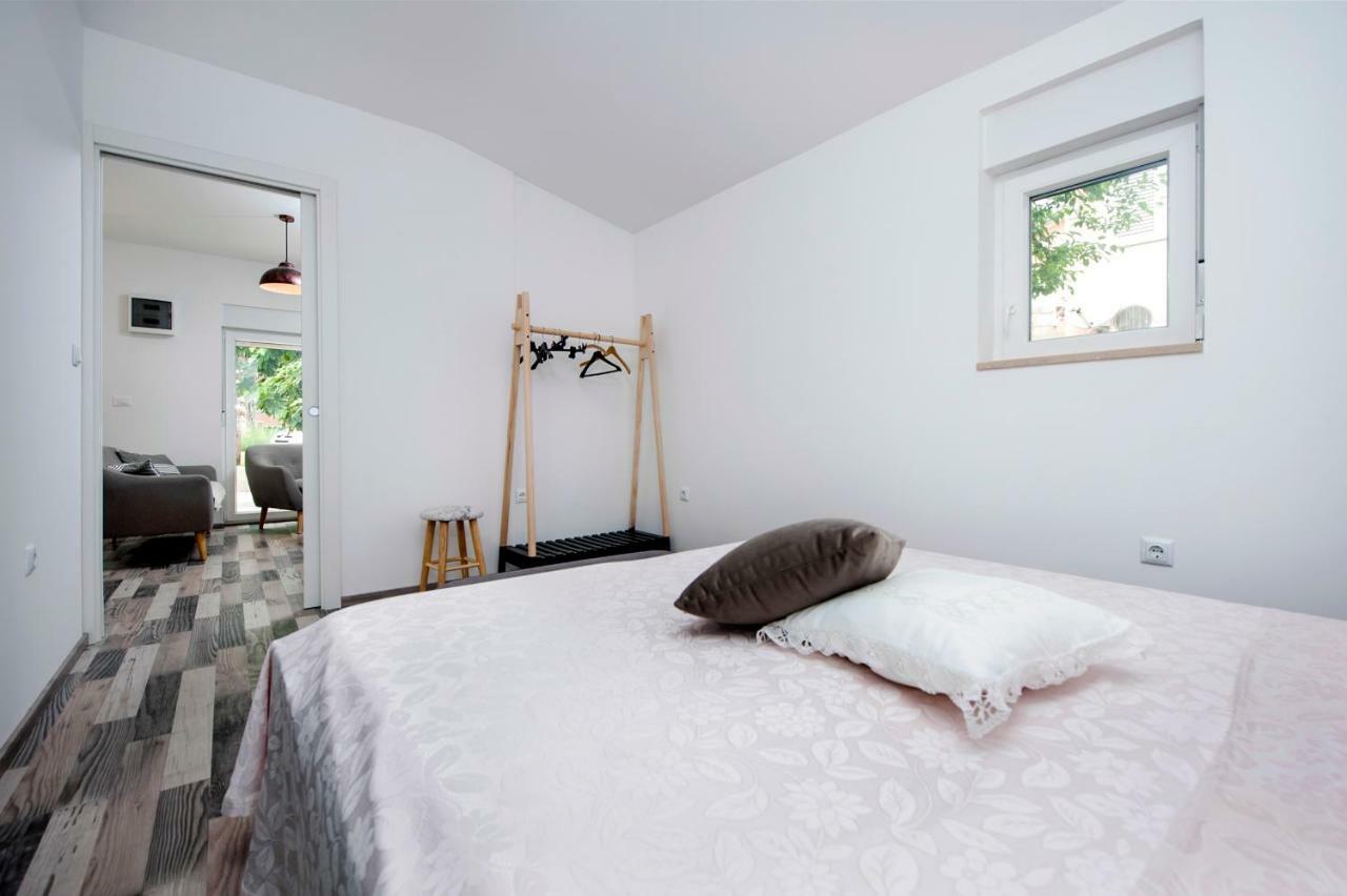 Paola Cozy Apartment 罗维尼 外观 照片