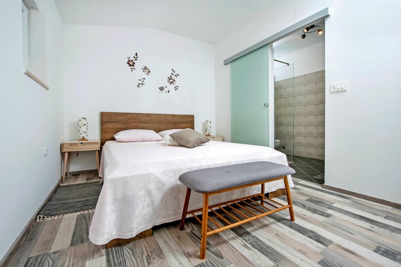 Paola Cozy Apartment 罗维尼 外观 照片