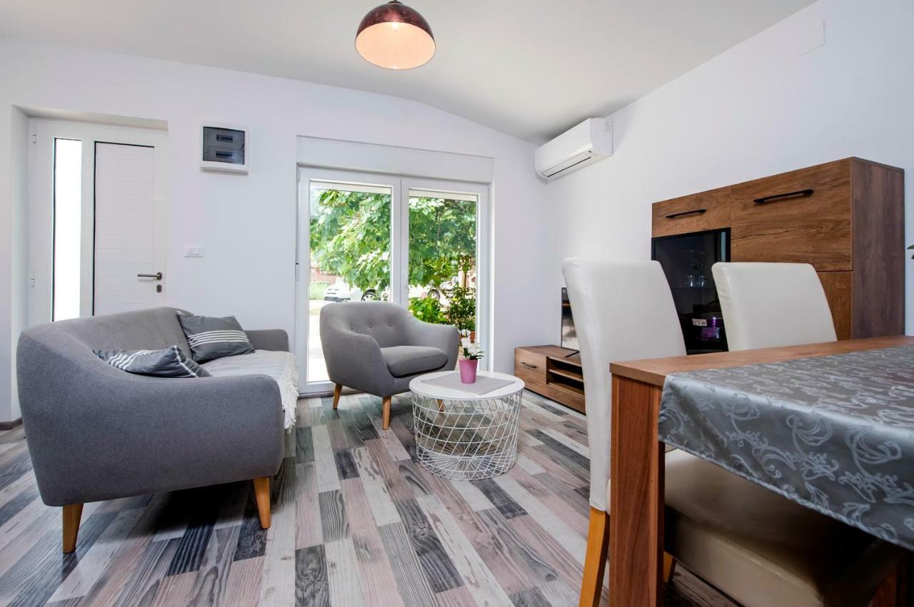 Paola Cozy Apartment 罗维尼 外观 照片
