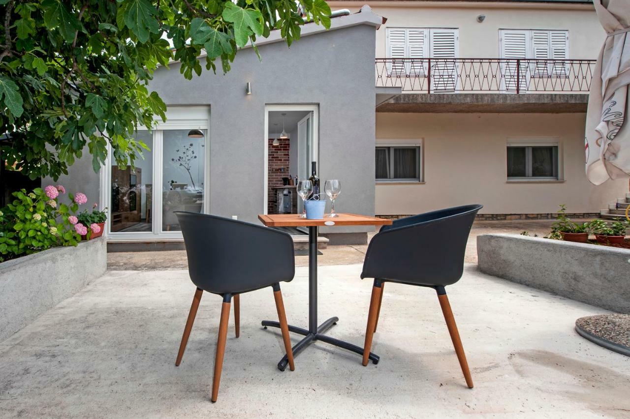 Paola Cozy Apartment 罗维尼 外观 照片