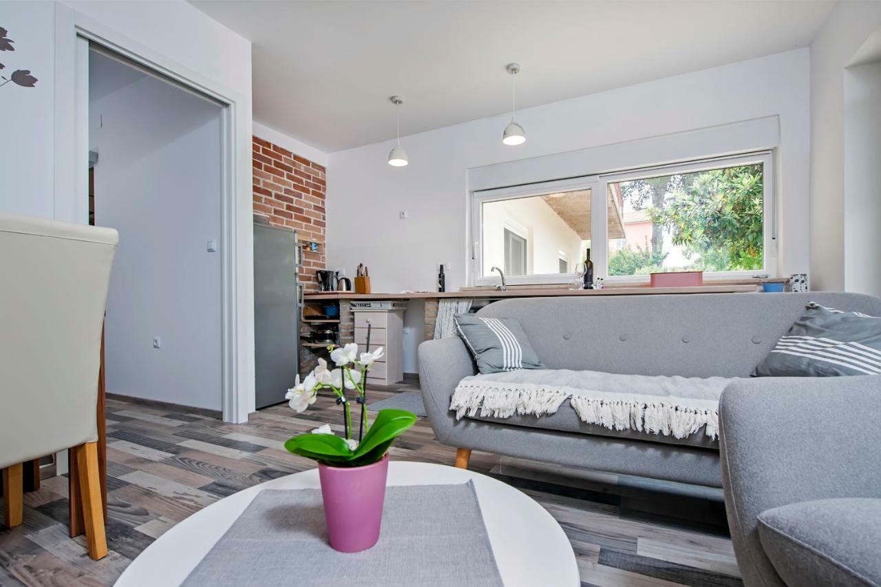 Paola Cozy Apartment 罗维尼 外观 照片