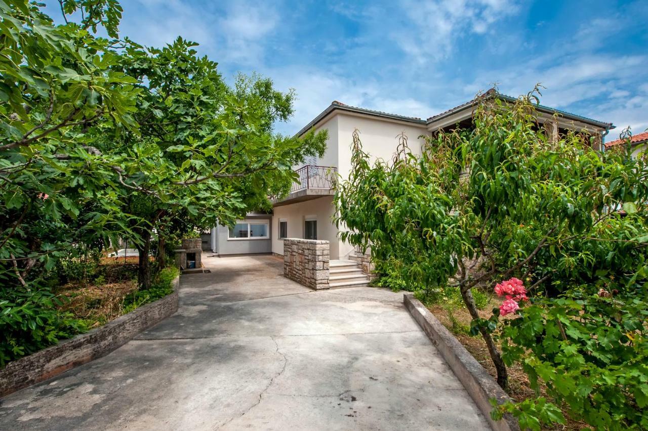 Paola Cozy Apartment 罗维尼 外观 照片
