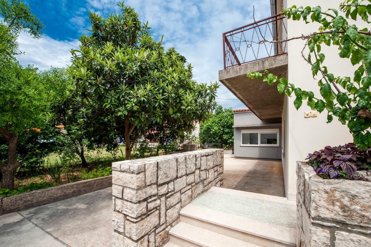 Paola Cozy Apartment 罗维尼 外观 照片